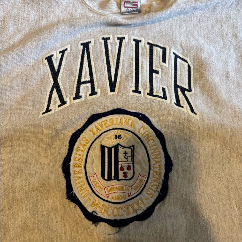 #575 VERY VINTAGE 1980s XAVIER MUSKETEERS Gray Crewneck Sweater. - Picture 3 of 16